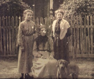 Theodosia Wagnon (on right) with her sister Louise Wagnon (left) and their mother (seated) Sarah Lyles Wagnon.  Circa 1910 at Dry Creek "Old House." 